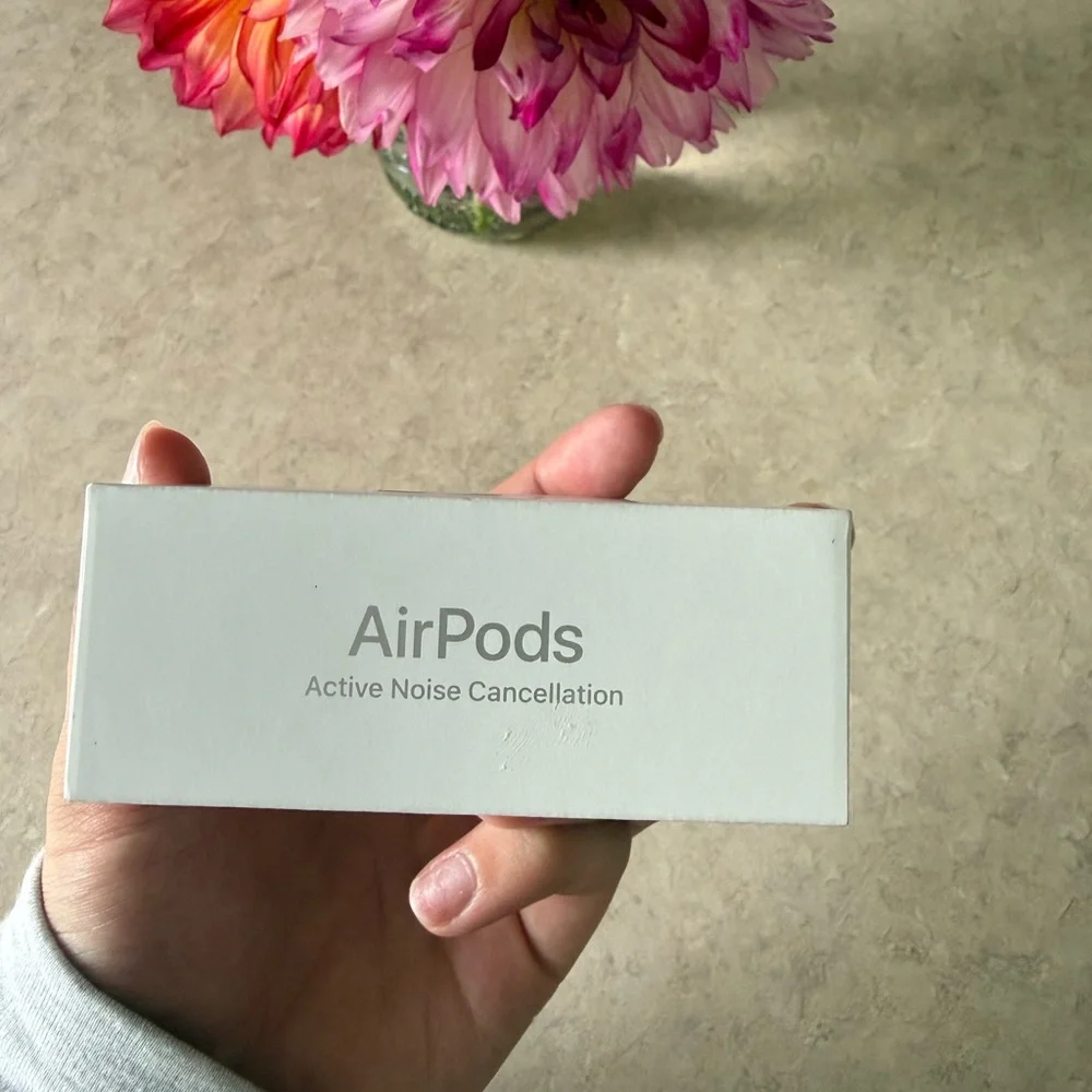 Apple White Earbuds Wireless Earbud Headphones